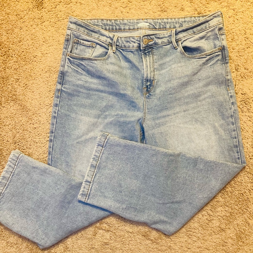 TRENDY 90s OLD NAVY LIGHT WASH HIGH RISE MOM JEAN
